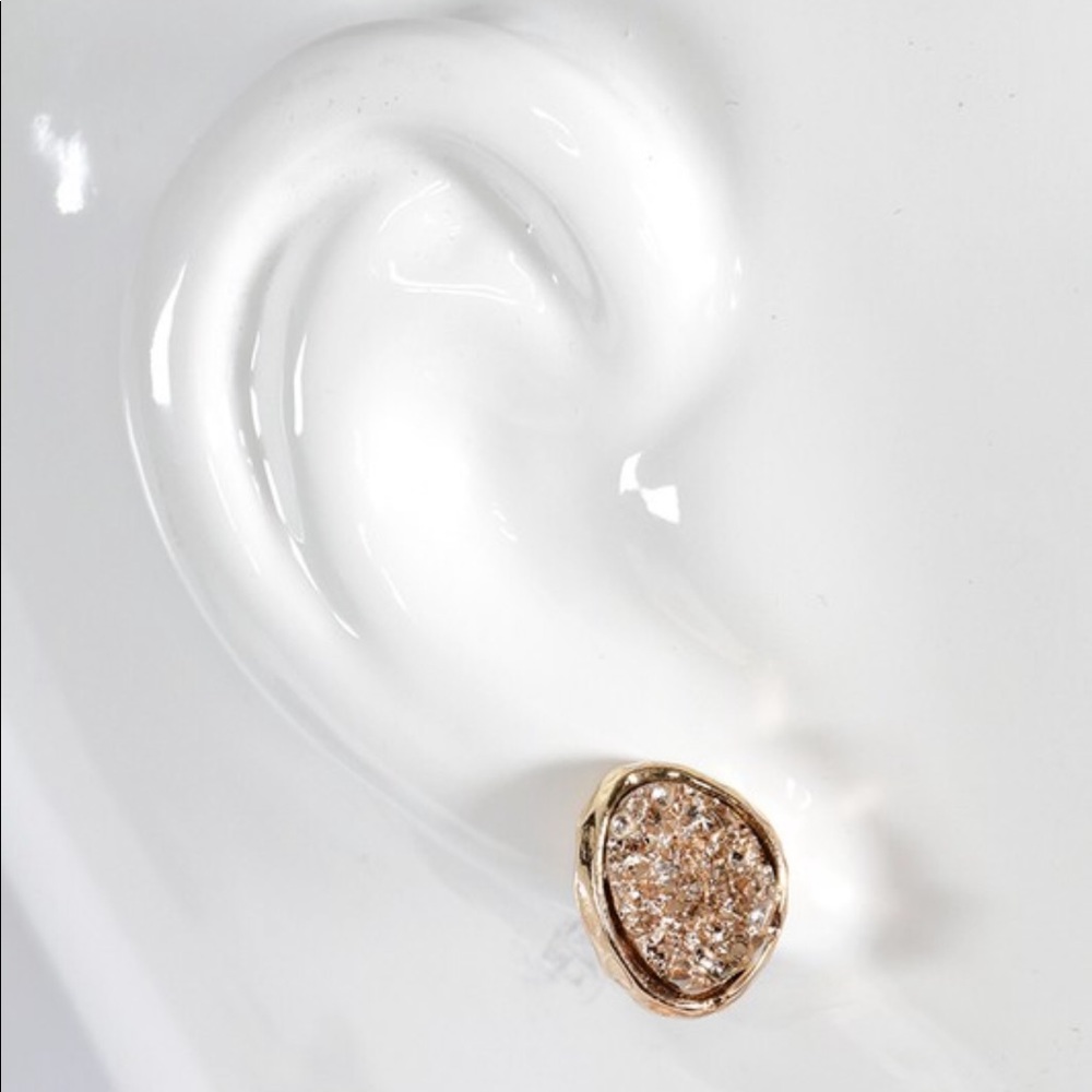 Dainty oval druzy post earrings - Picture 6 of 8